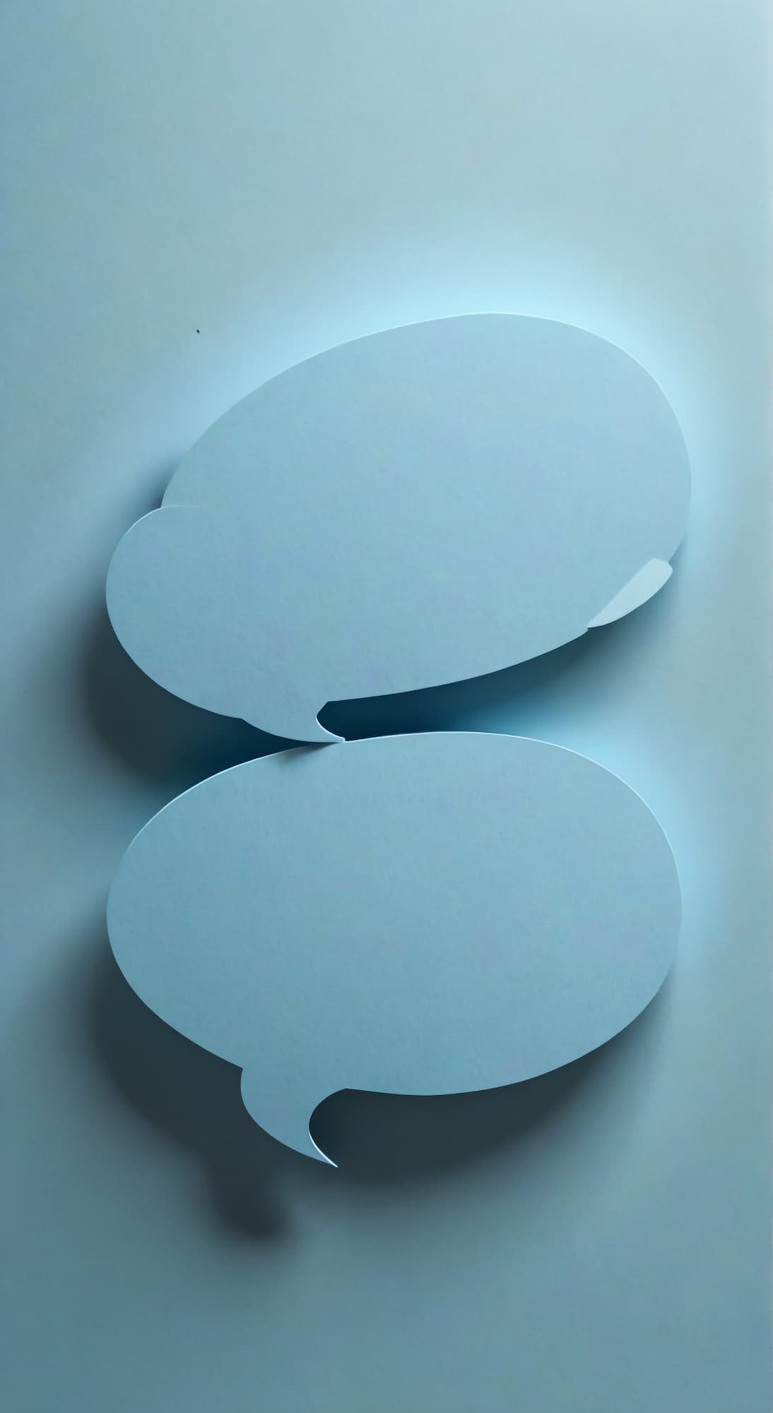 Dwa okna dialogowe na niebieskim tle, ilustrujące interakcję i rozmowę między osobami.